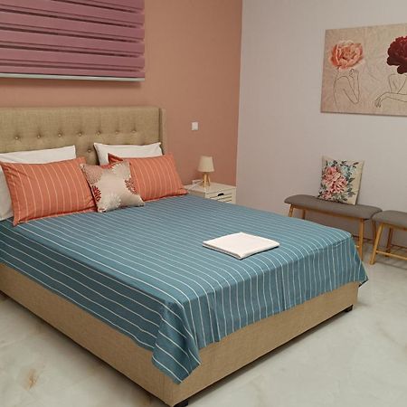 Ebony And Ivory Suites Drosia  Buitenkant foto