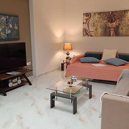 Ebony And Ivory Suites Drosia  Buitenkant foto