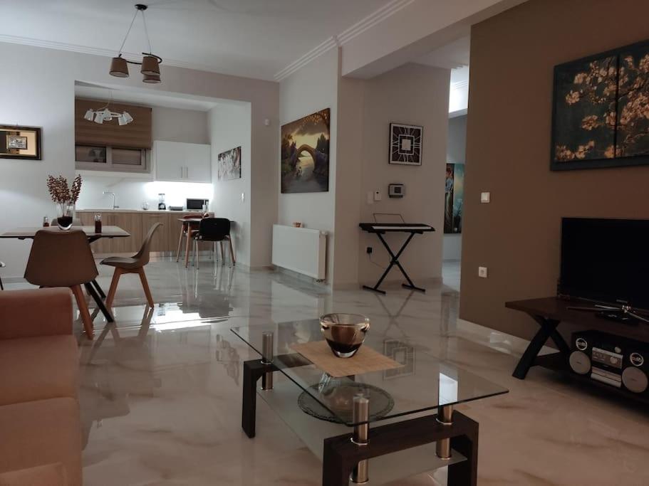 Ebony And Ivory Suites Drosia  Buitenkant foto