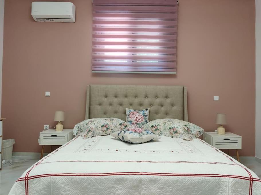 Ebony And Ivory Suites Drosia  Buitenkant foto