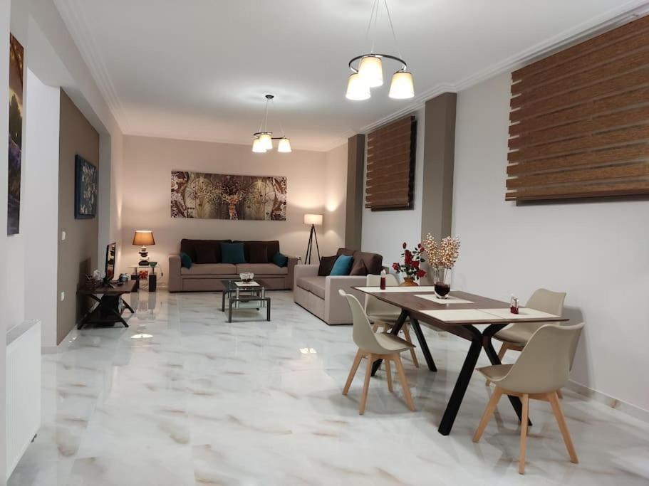 Ebony And Ivory Suites Drosia  Buitenkant foto