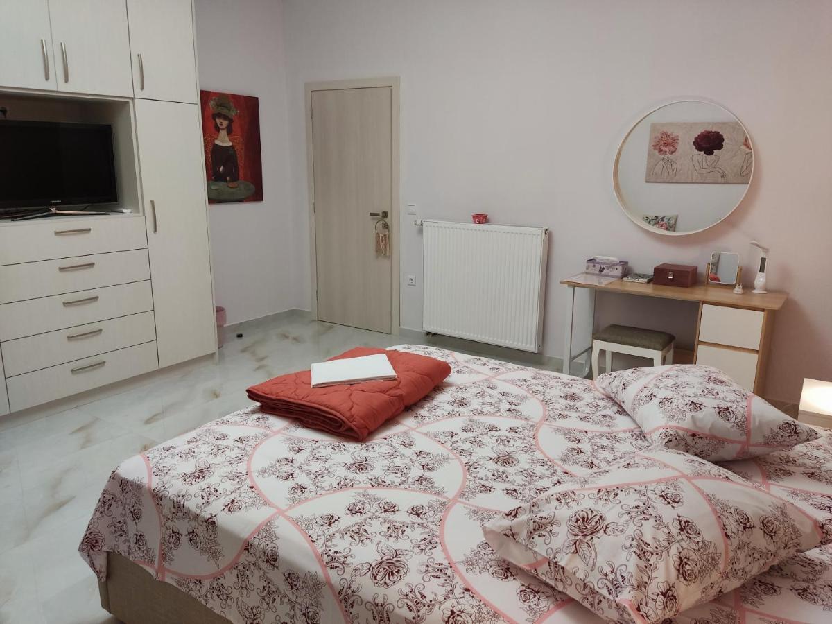 Ebony And Ivory Suites Drosia  Buitenkant foto