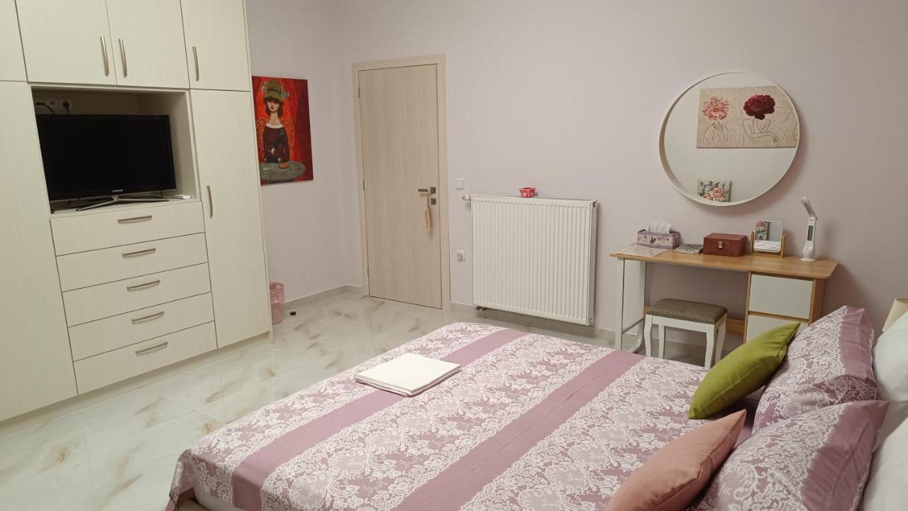 Ebony And Ivory Suites Drosia  Buitenkant foto